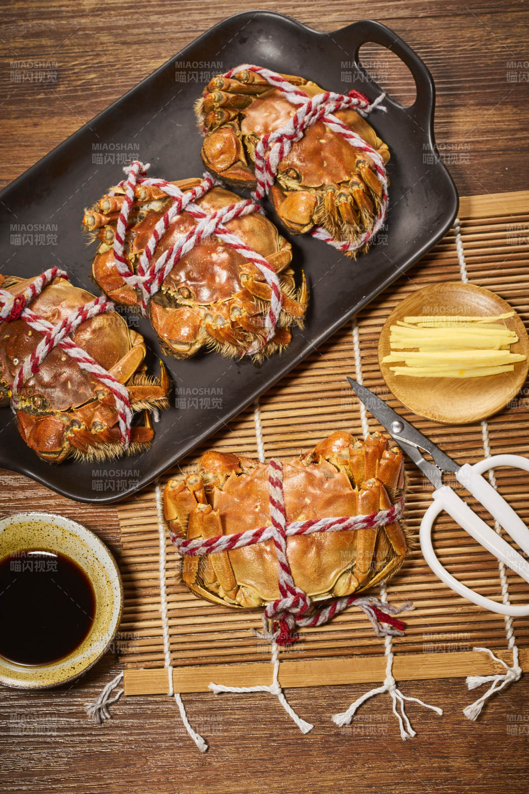 大閘蟹美食擺盤圖