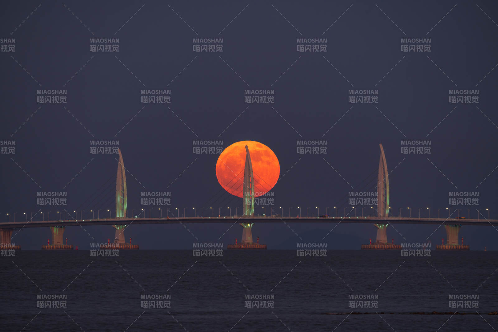 月升港珠澳大橋海豚塔