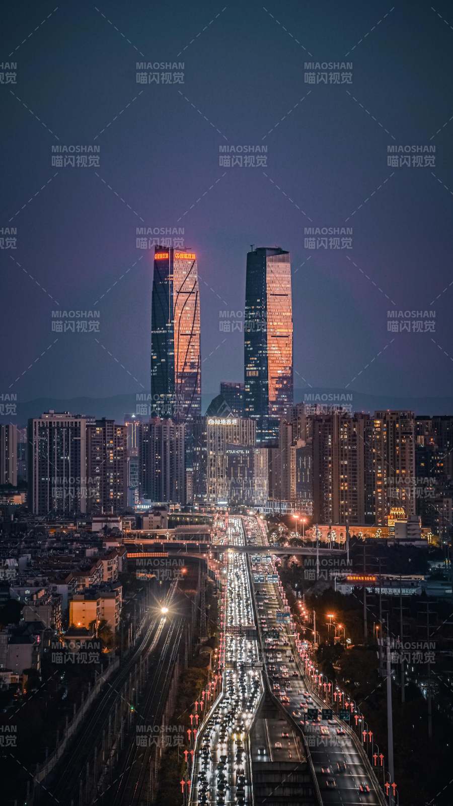 夜幕下的城市燈火輝煌