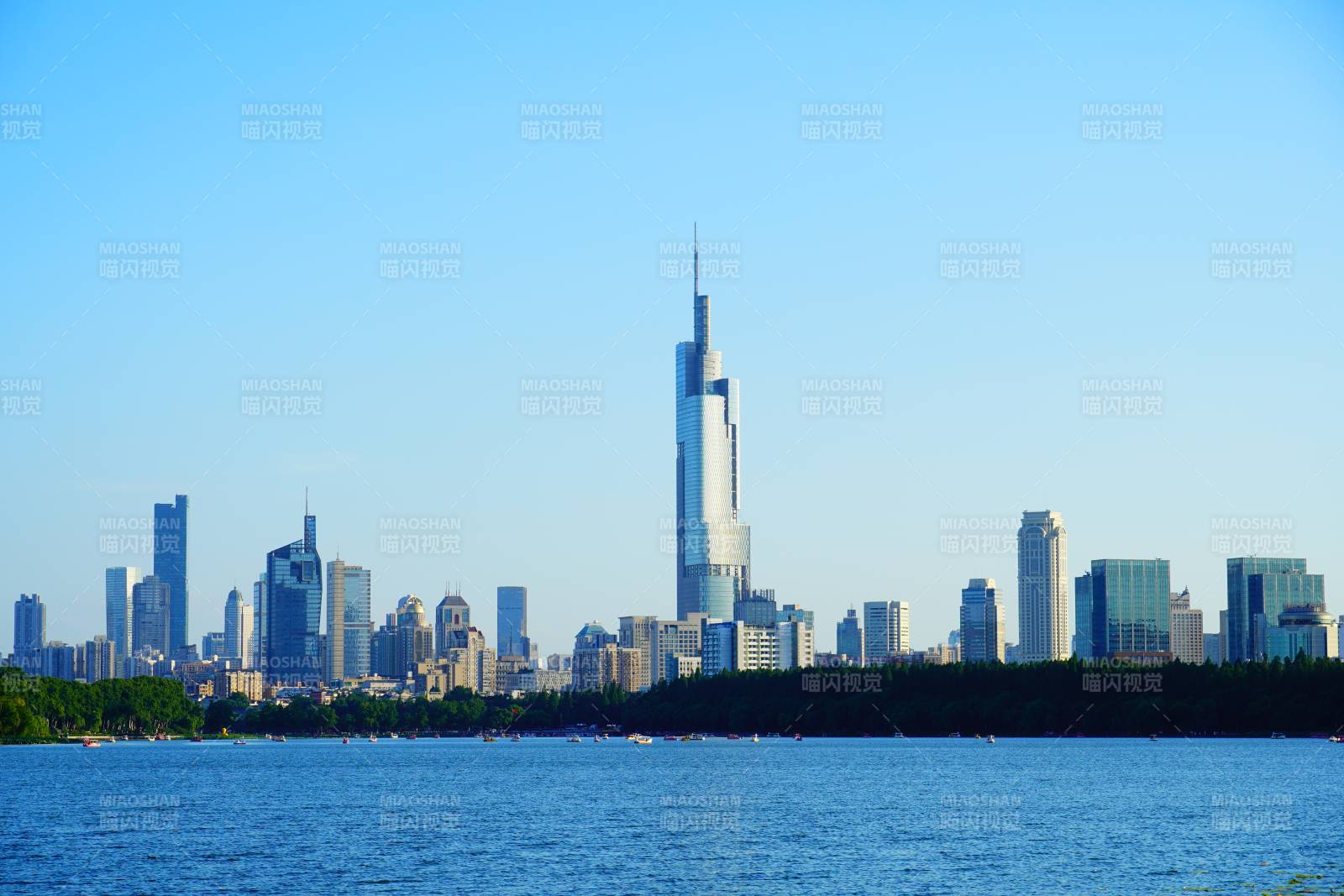 南京天際線與湖景