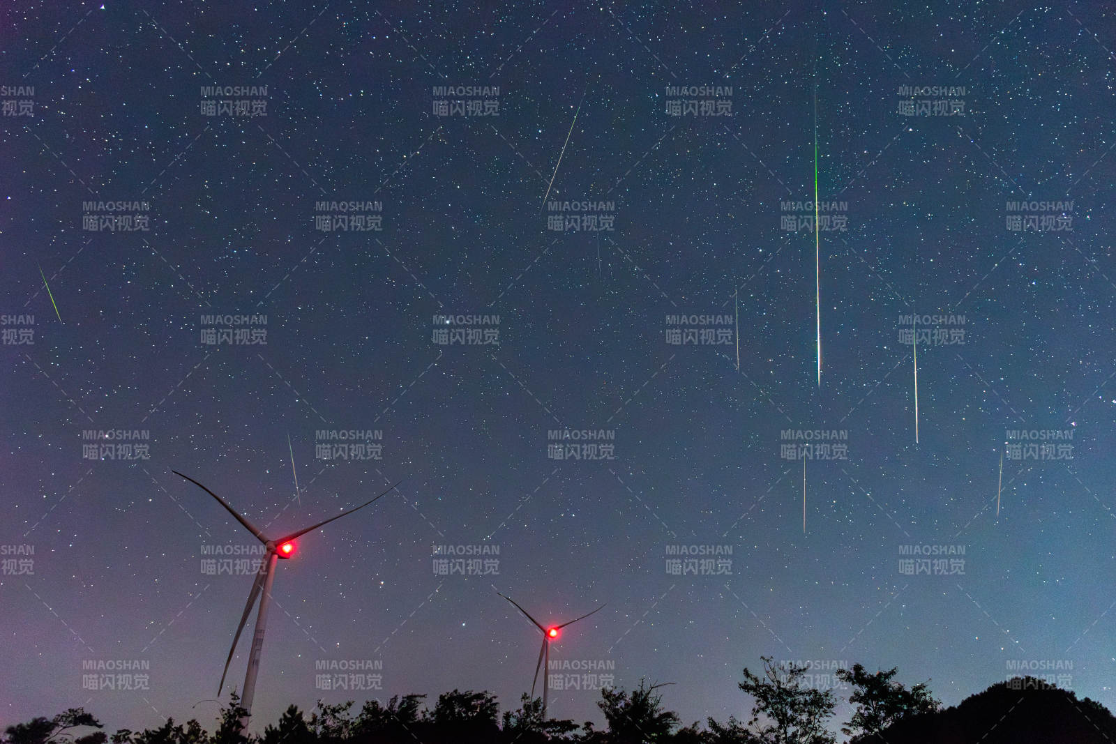 夜空流星與風車共舞