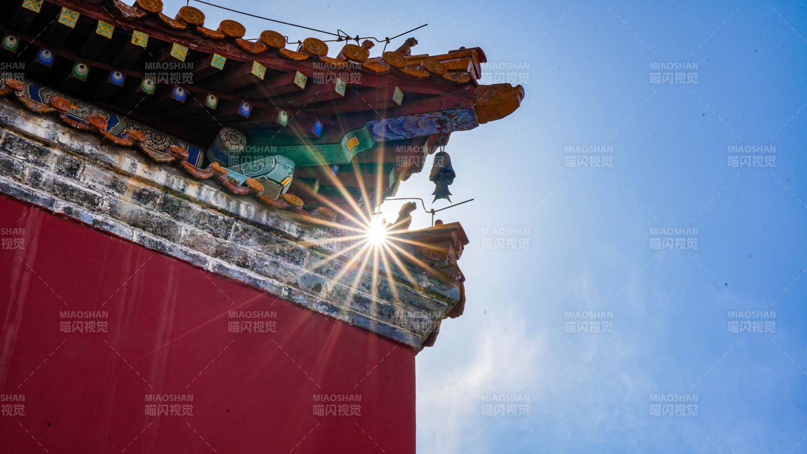 故宮角樓映日光輝