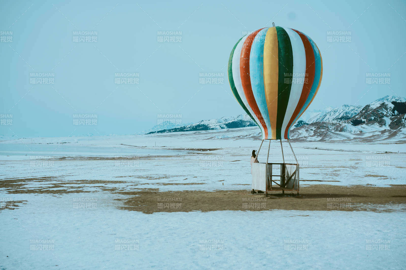 雪地熱氣球 冬日奇景