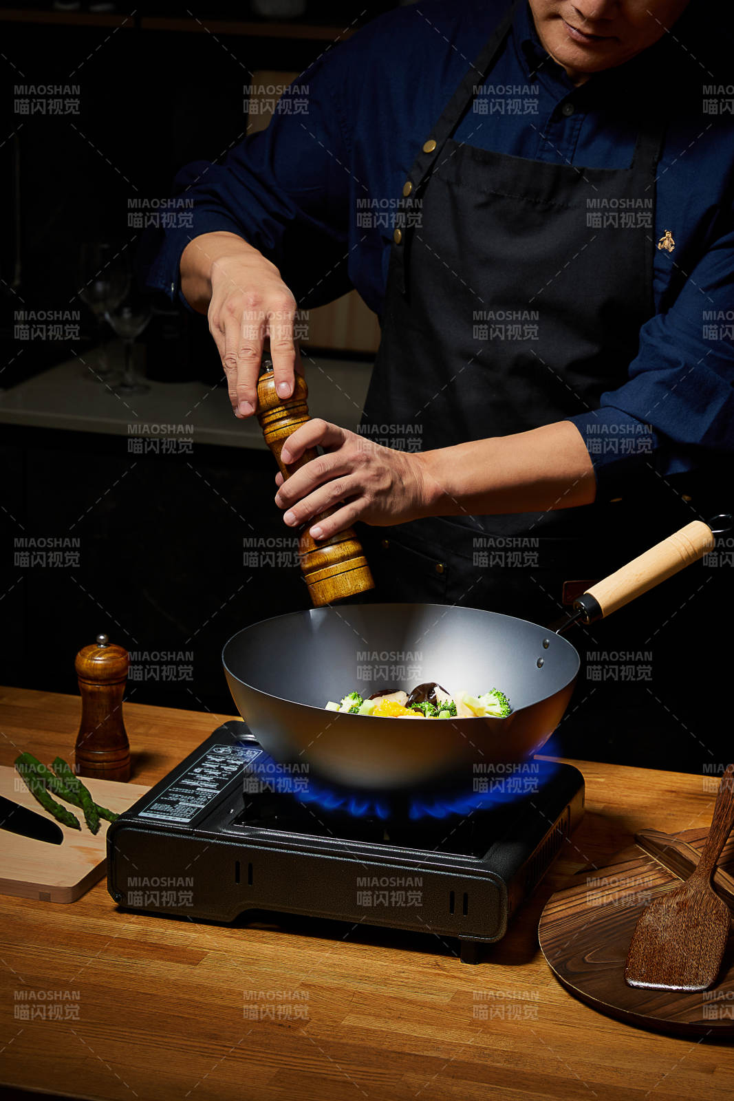 廚師烹飪 調味瞬間