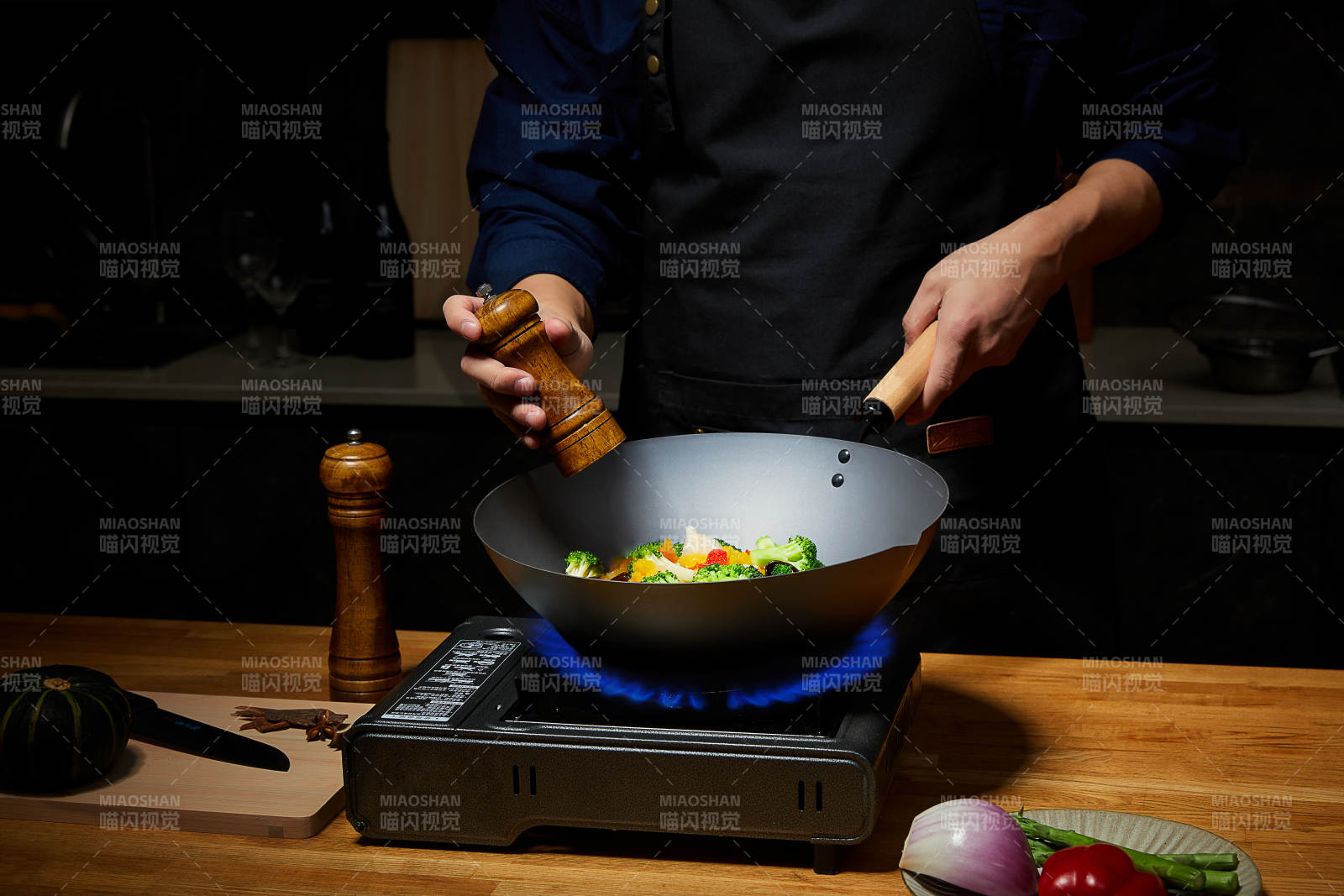 炒菜瞬間 美味綻放