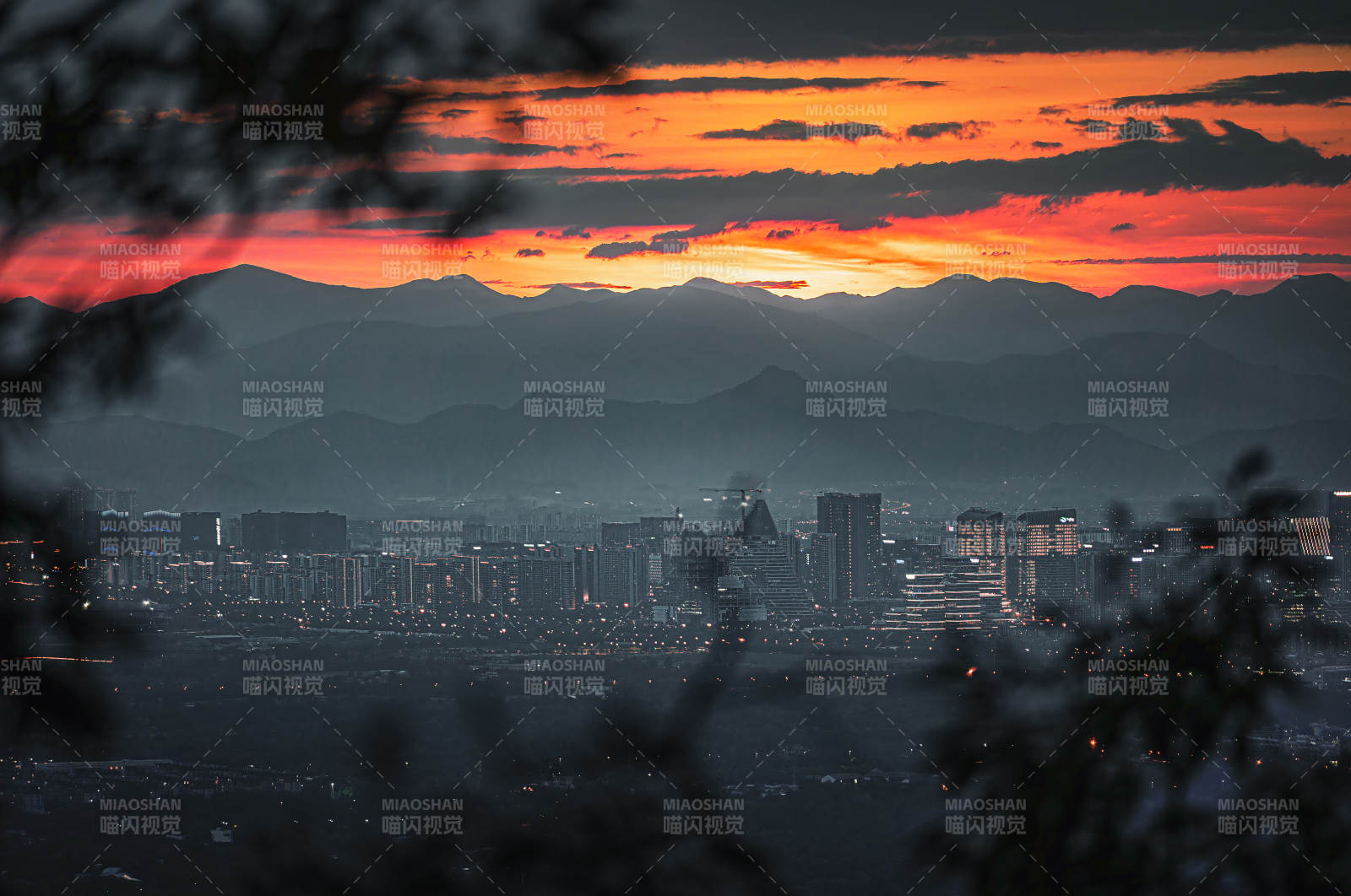 夕陽下的城市剪影  杭州