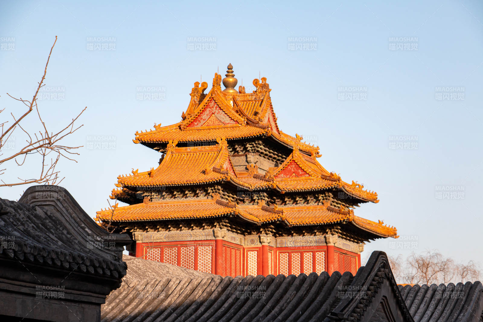 北京故宮角樓的金色屋頂