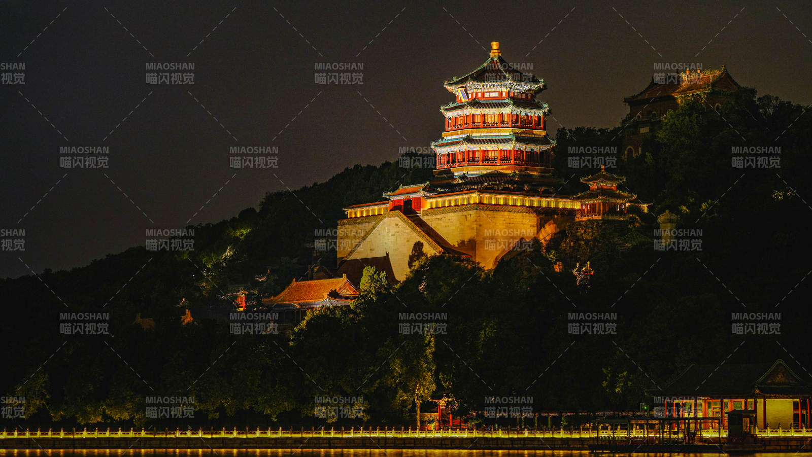 夜色中的頤和園佛香閣 