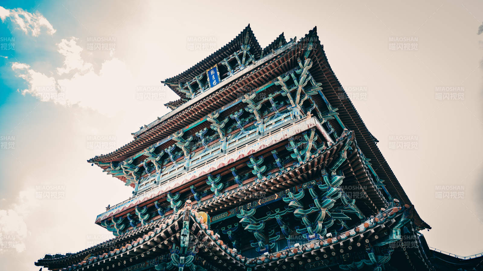鸛雀樓巍峨 云天相映