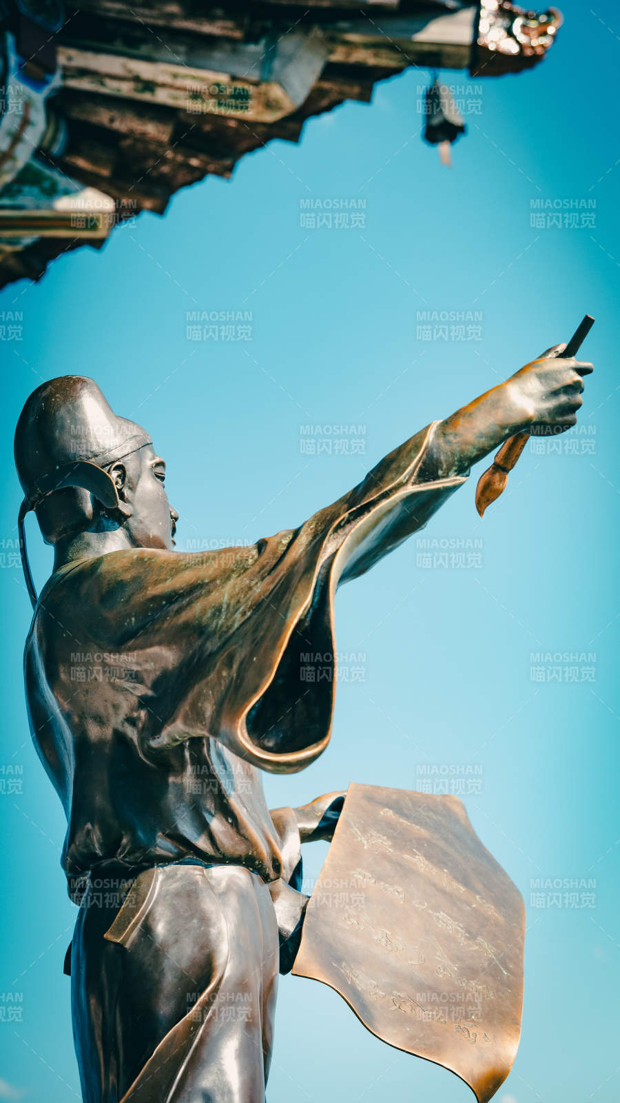 鸛雀樓古代文人雕像指天望遠(yuǎn)王之渙