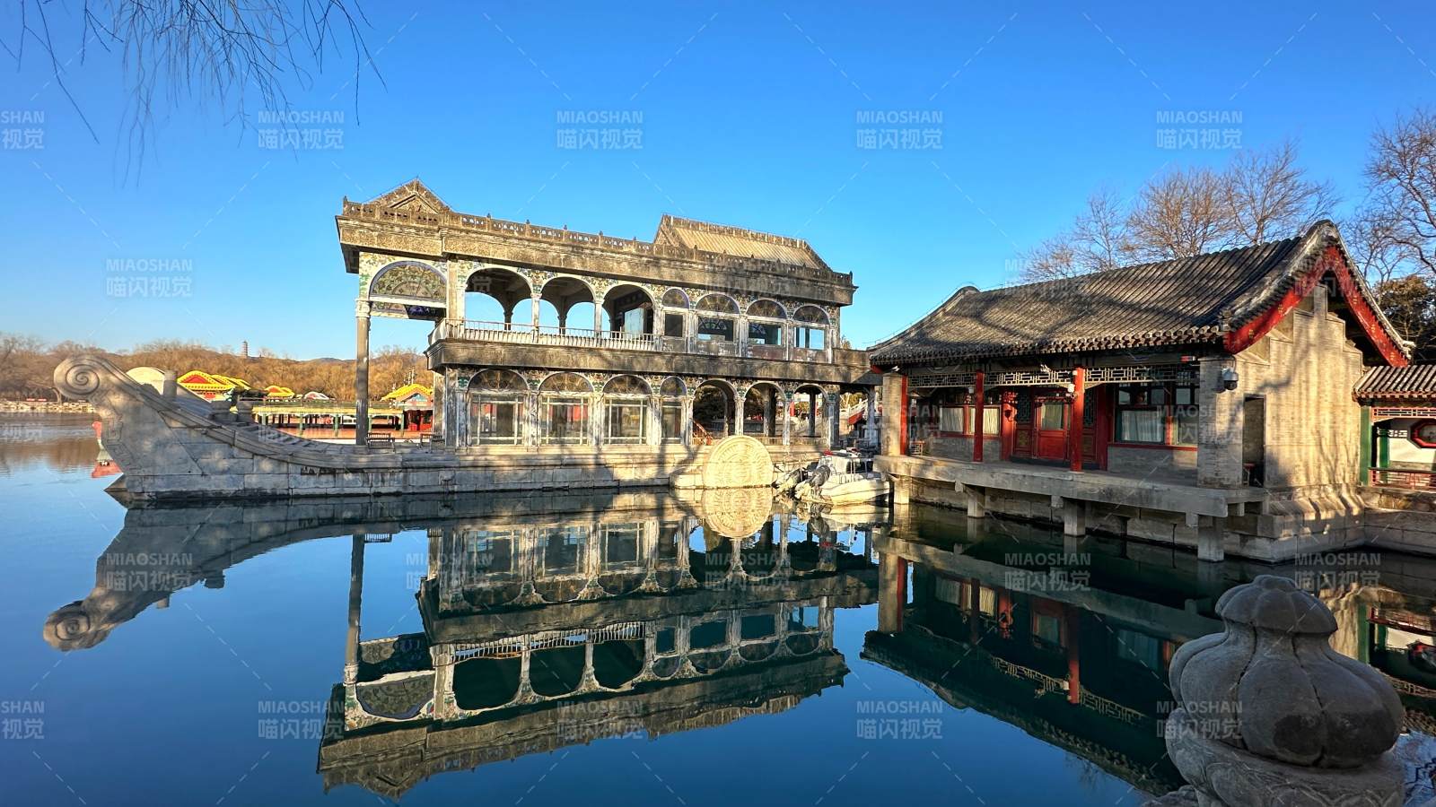 頤和園石舫倒影美景