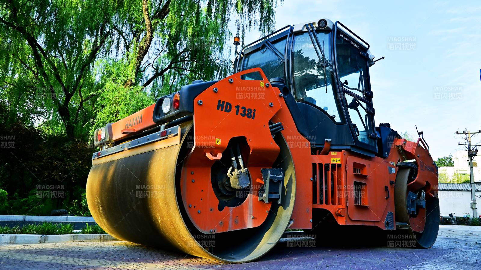 壓路機在公園旁?？?>
      </div>
      <div   id=