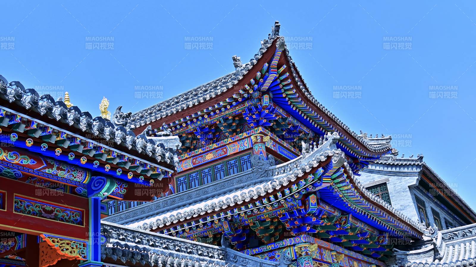 山西省五臺山廣勝寺古建筑的華麗屋頂