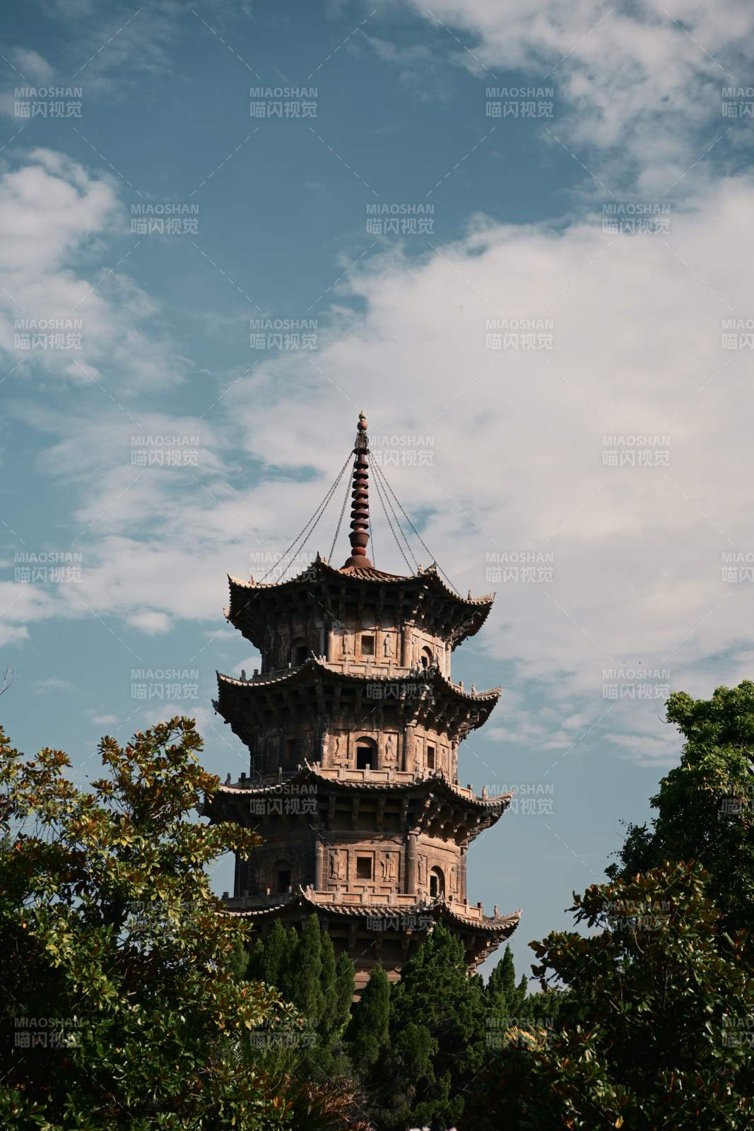 古塔高聳入云天 泉州開元寺