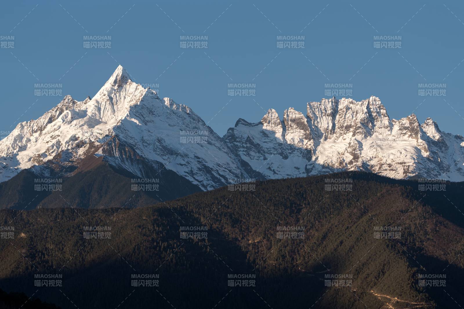 梅里雪山神女峰