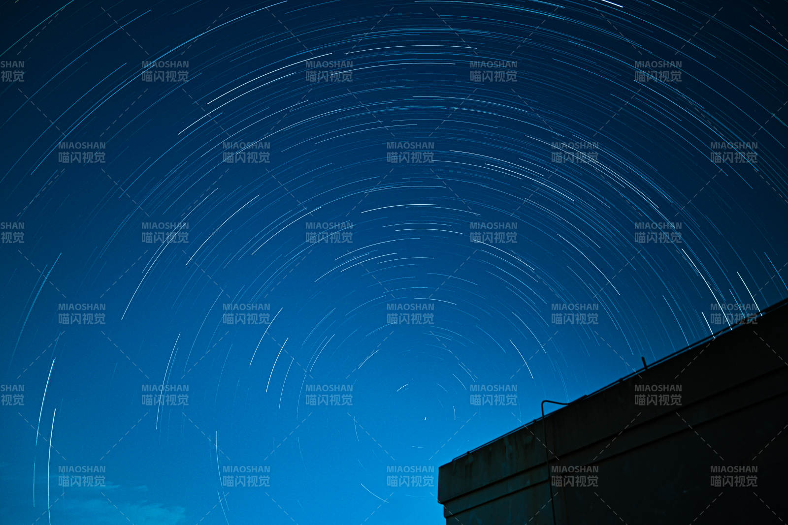 星空軌跡夜景圖