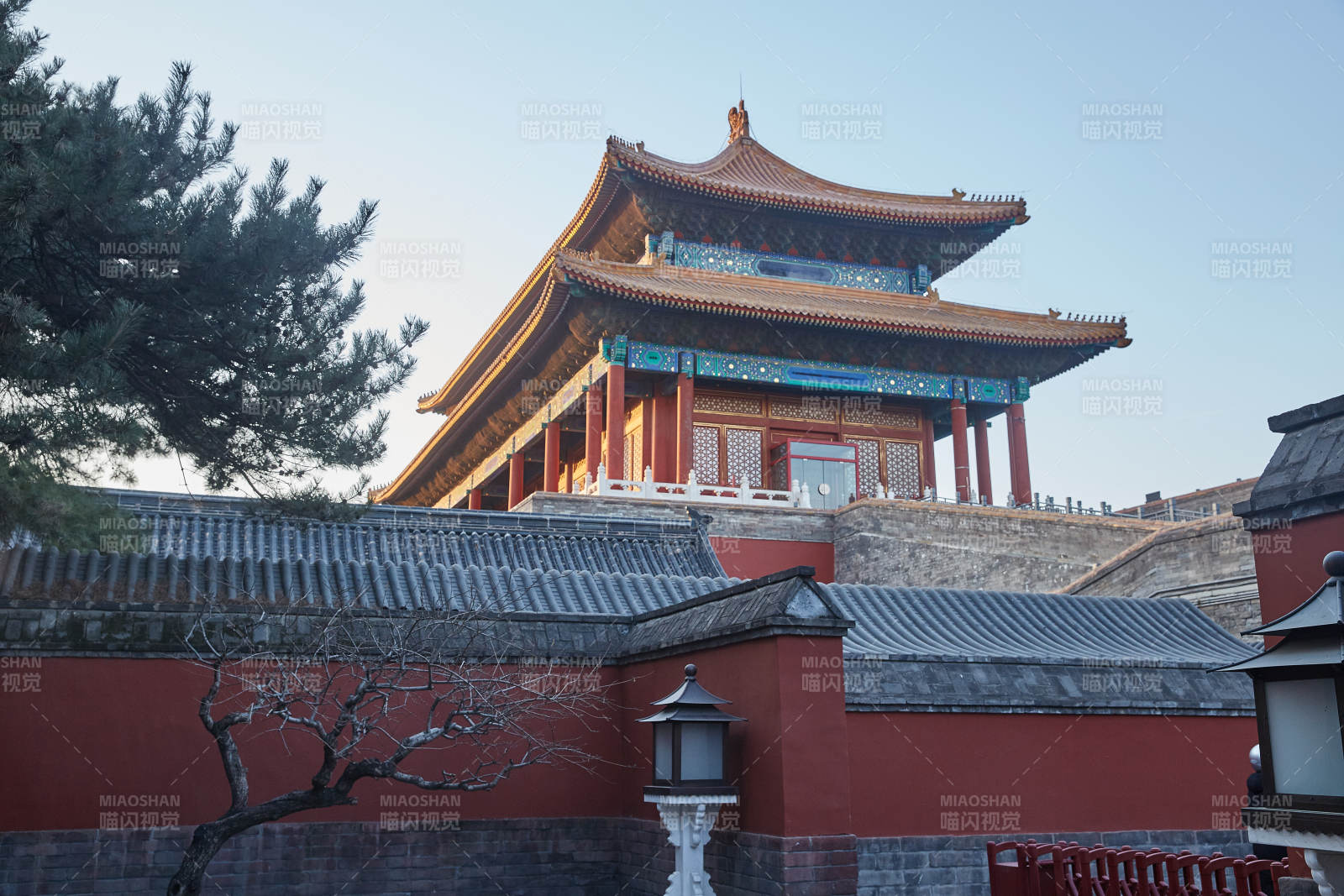故宮角樓晨曦圖景