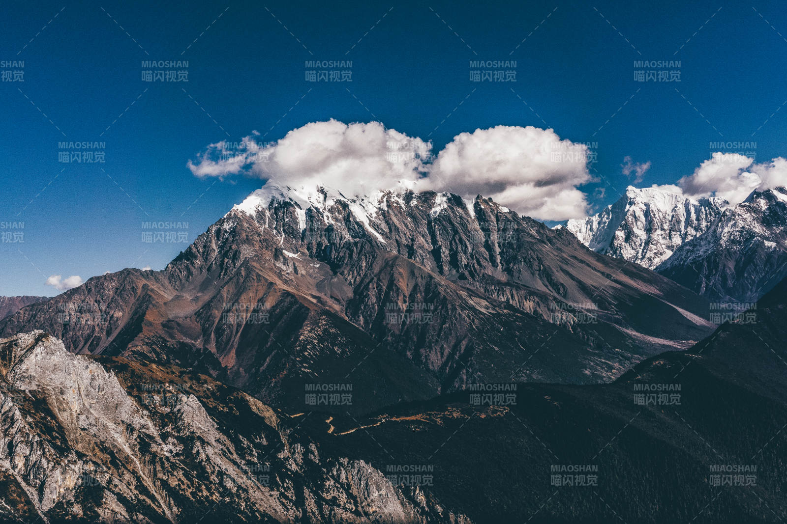 西藏林芝雪山云海 壯麗山河