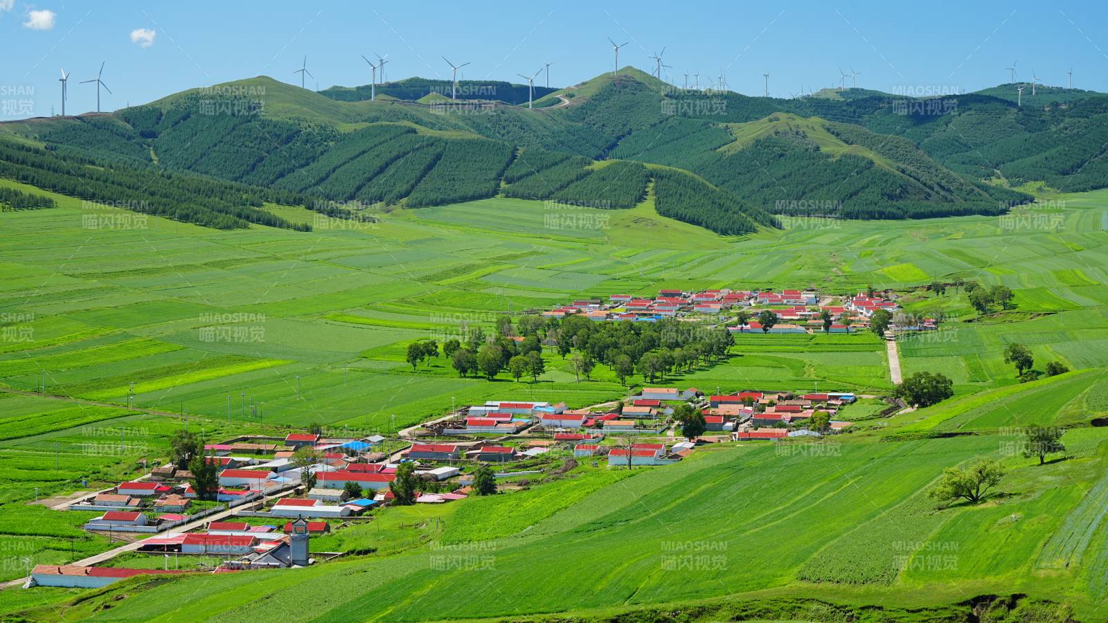青山綠水間的烏蘭布統鄉村風光