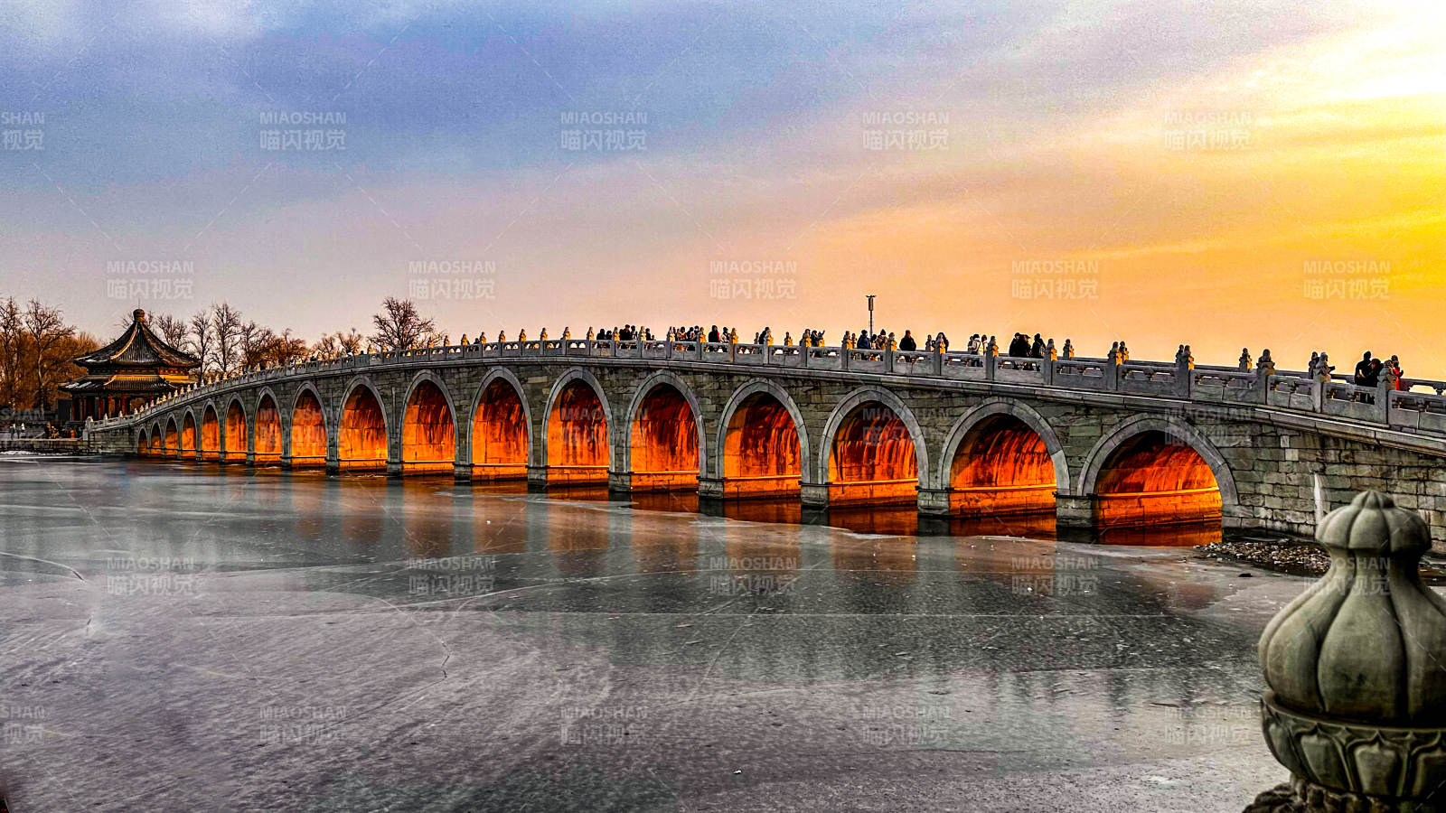 十七孔橋夕陽映照美景