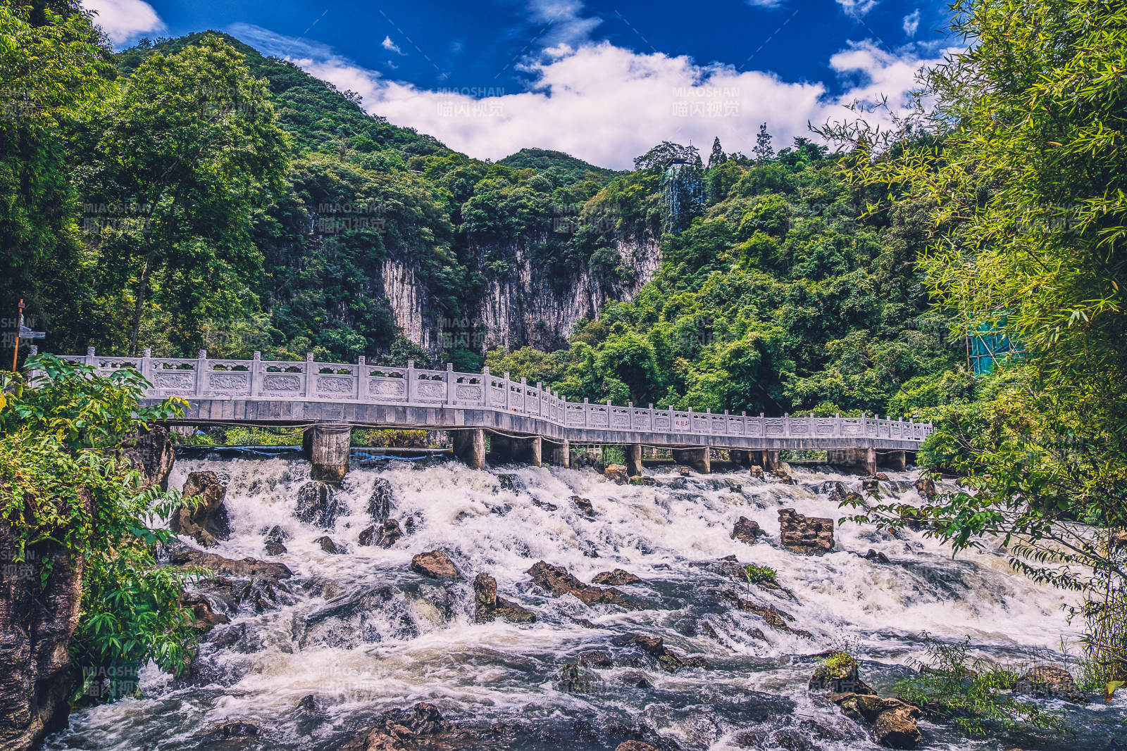 貴州龍宮風景區(qū)