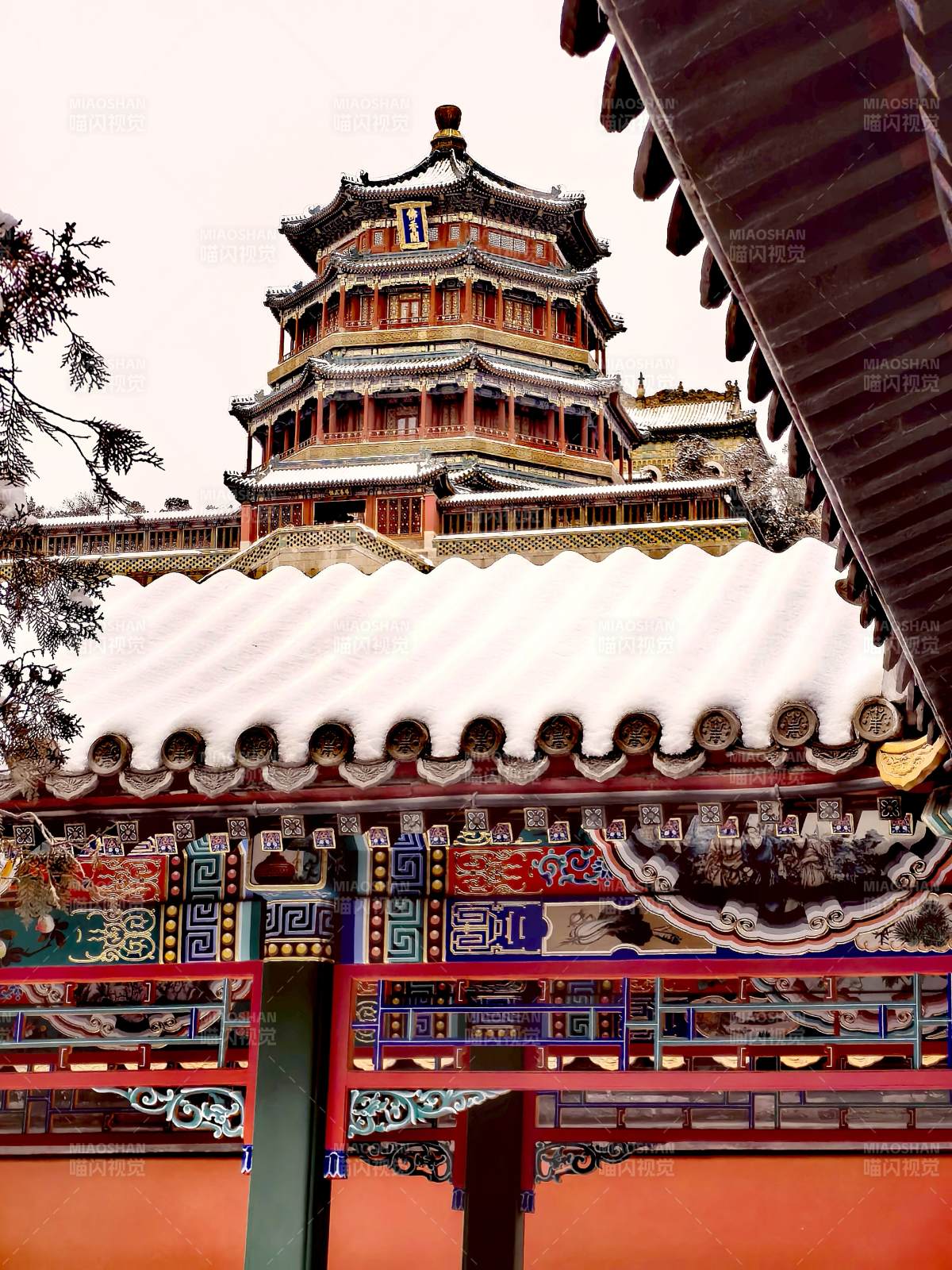 雪后佛香閣的壯麗景象