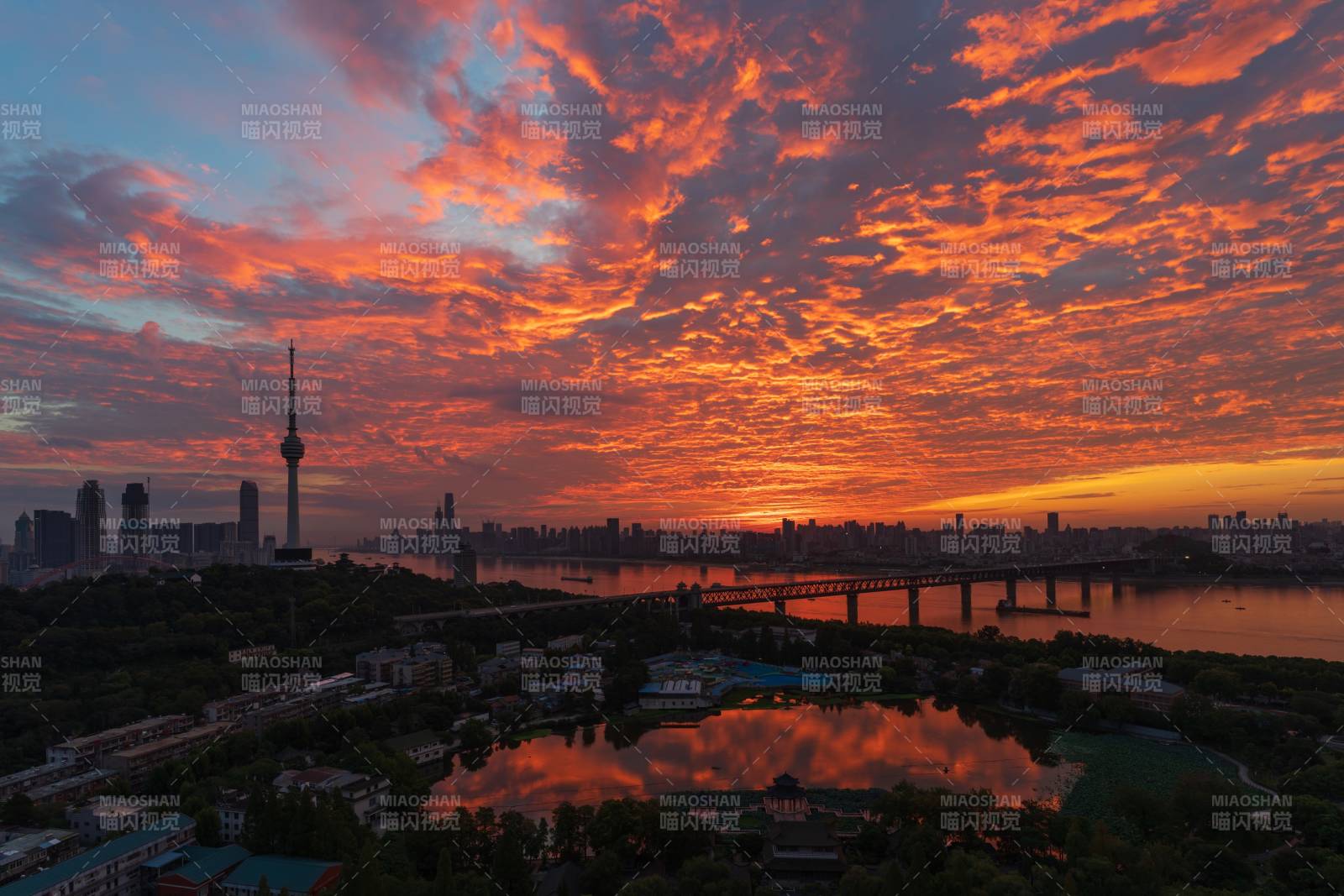 火燒云滿天