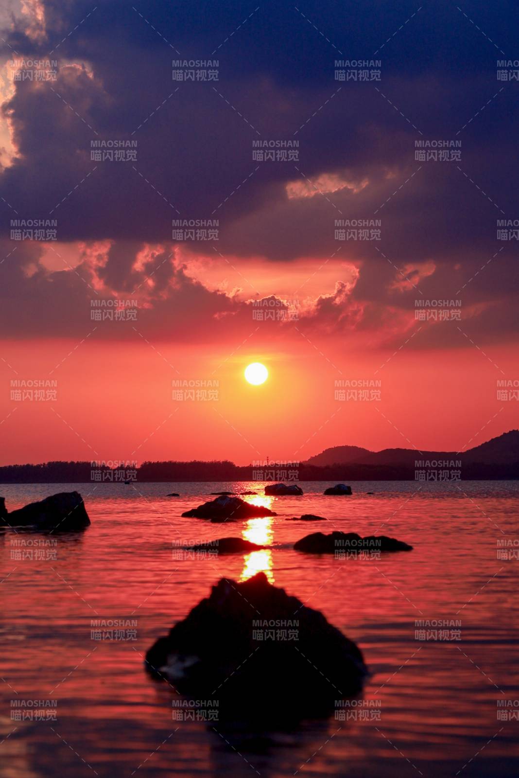 夕陽映海 巖石剪影