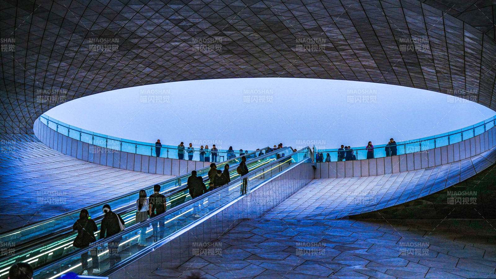 太原植物園觀景平臺未來感建筑內(nèi)部景象
