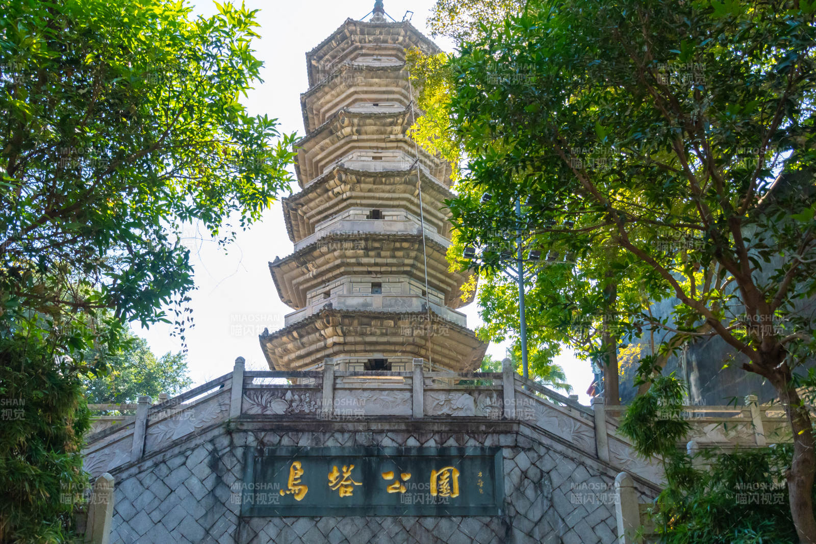烏塔公園古塔風光