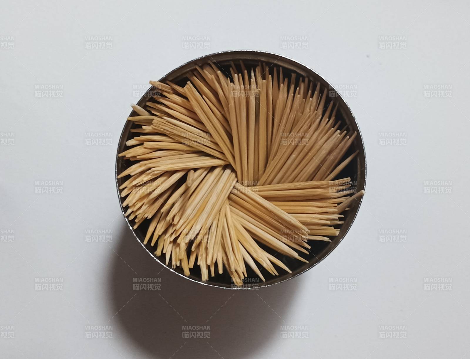 牙簽盒中的交錯(cuò)排列
