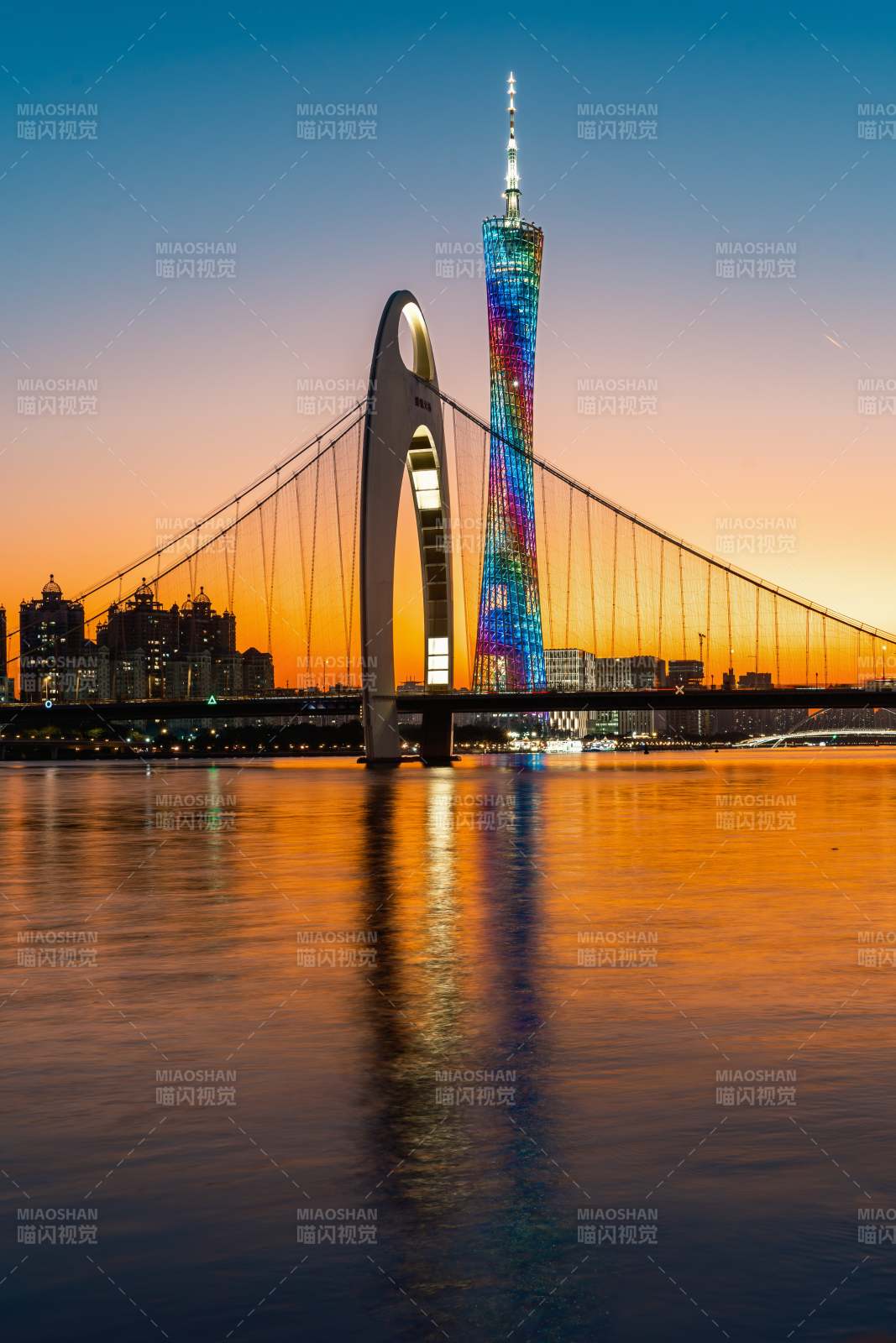 廣州塔與獵德大橋夜景