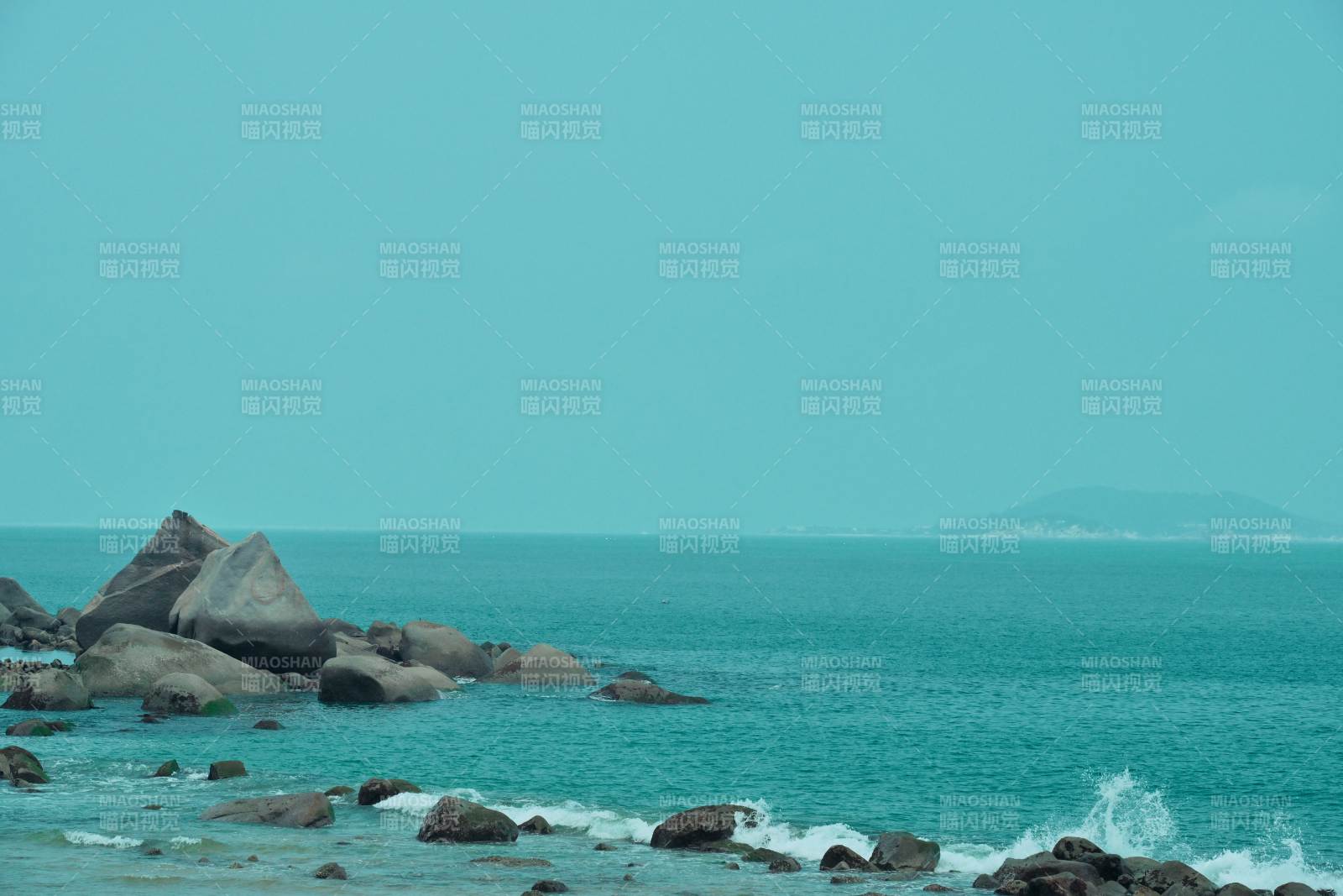 碧海藍天 礁石靜謐