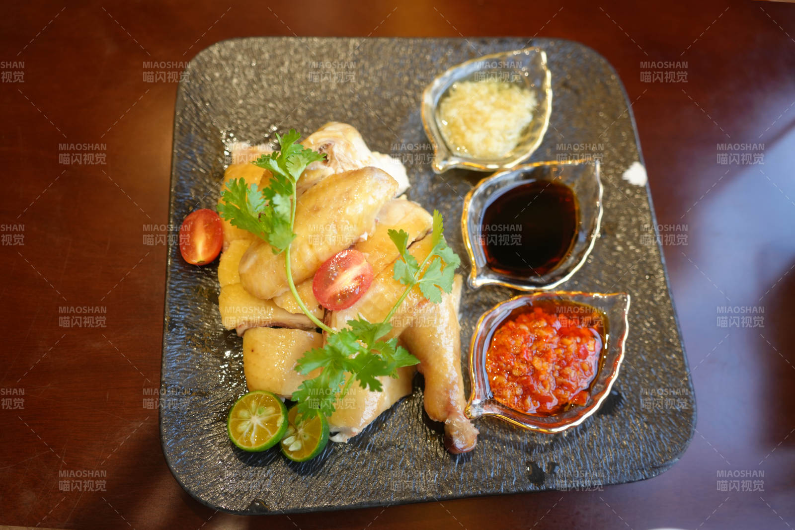 美味雞肉配蘸料拼盤 文昌雞