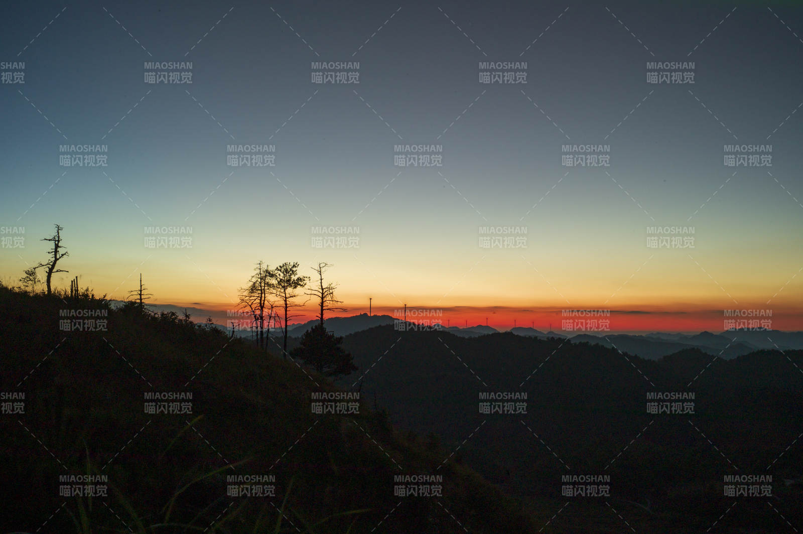 山巔日落 靜謐黃昏