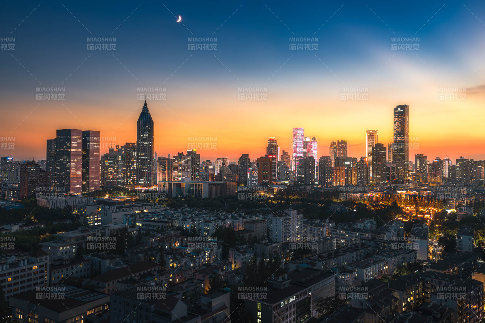 南京夜景燈火輝煌的都市