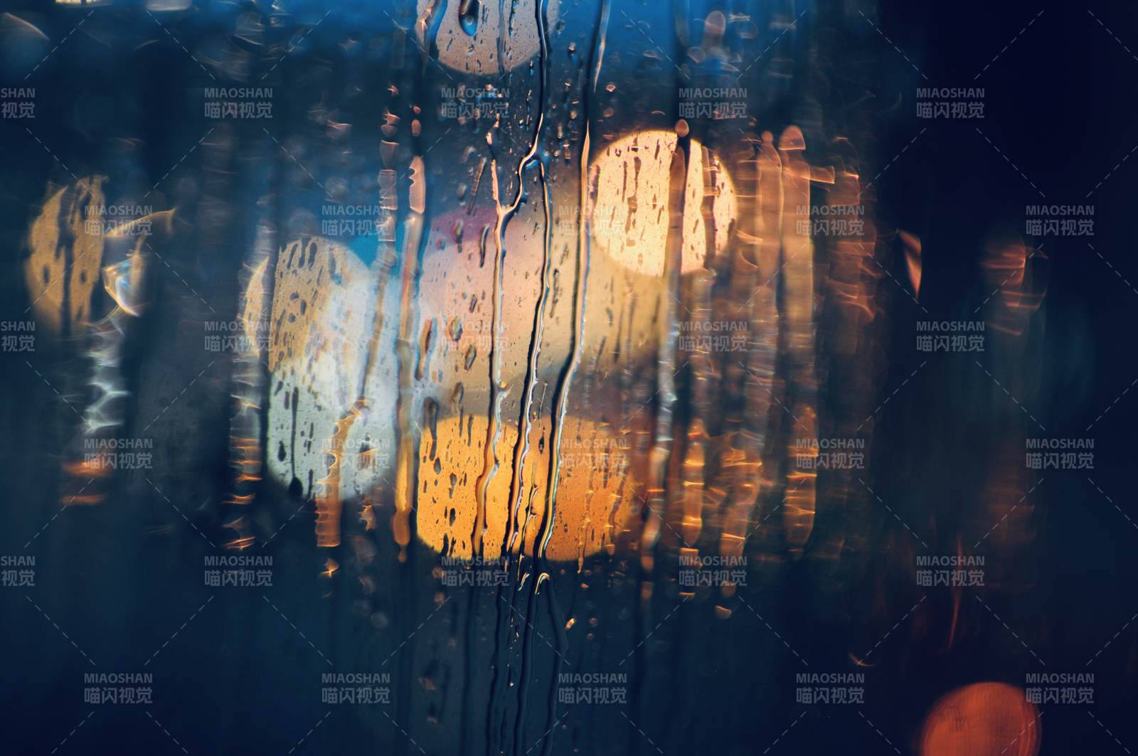 雨夜霓虹 朦朧光影