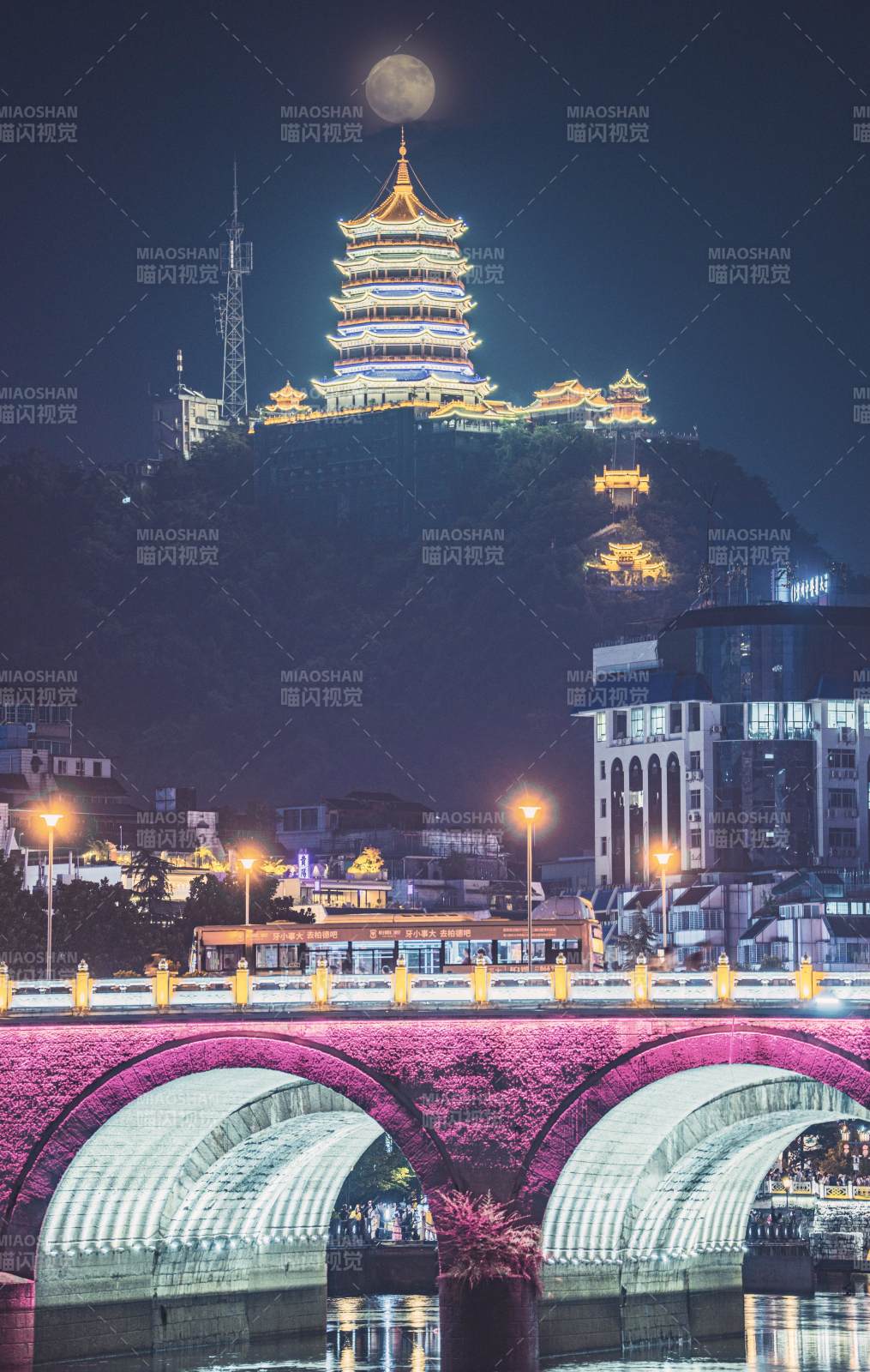 明月高懸，國泰民安