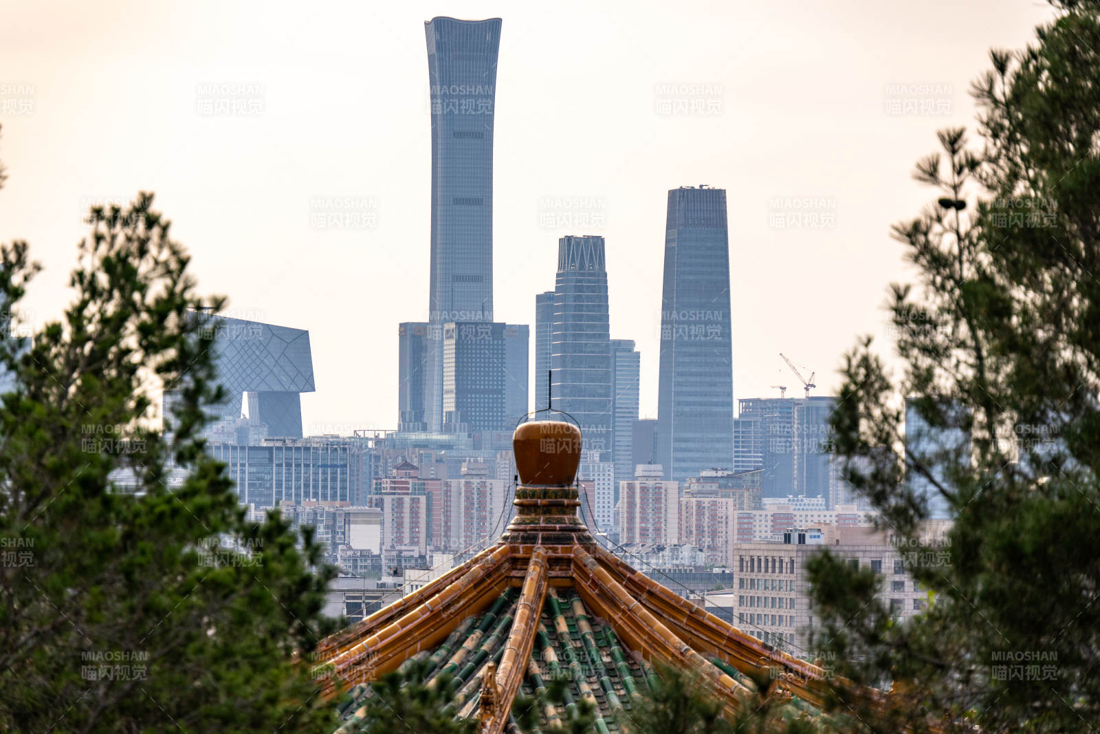 北京古塔與現代高樓對比圖