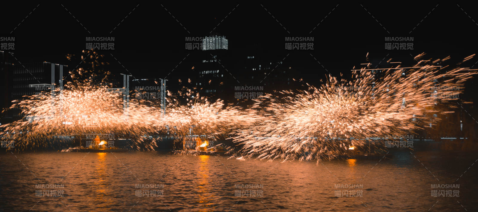 夜空下的火花盛宴