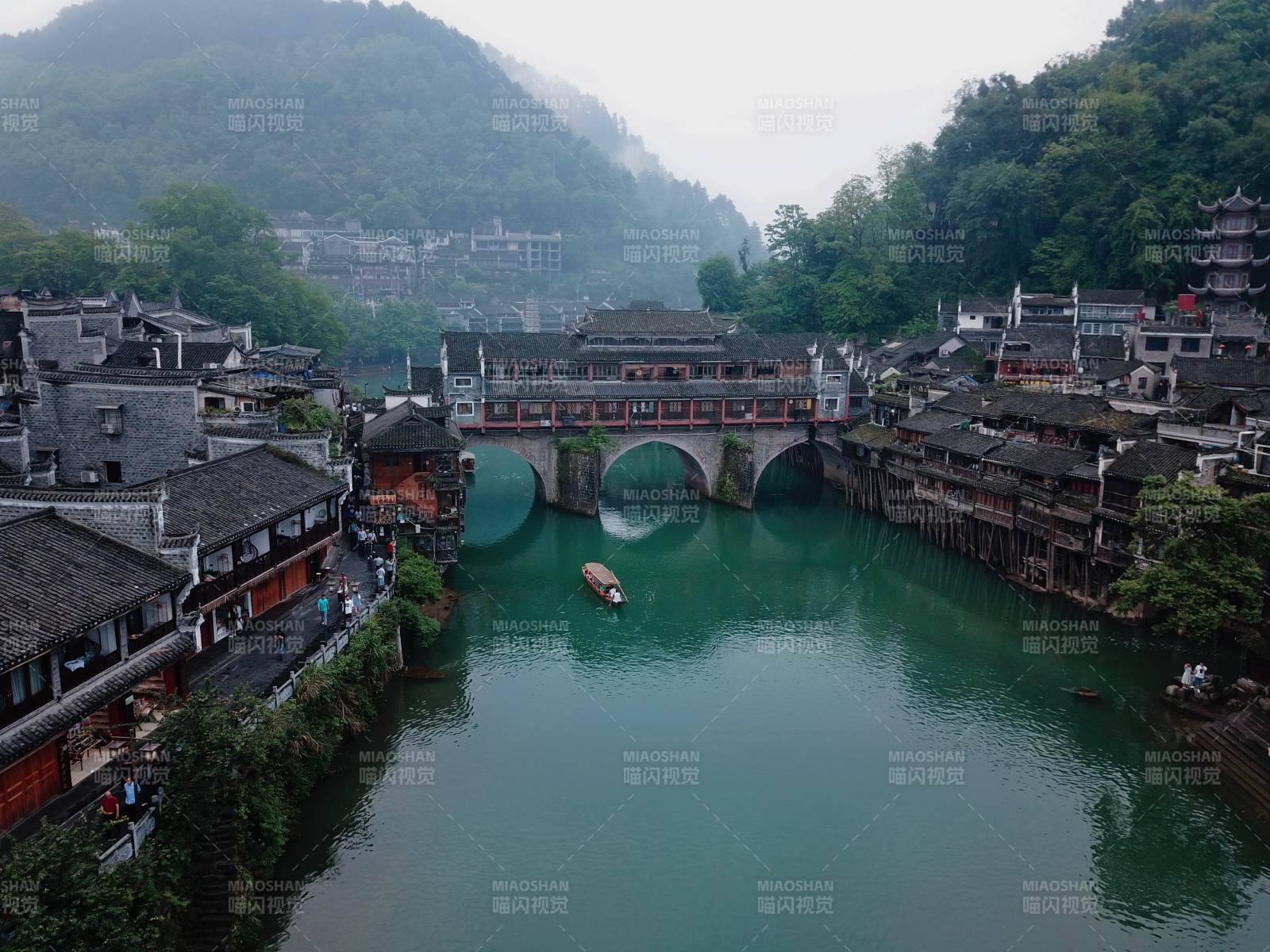 鳳凰古城水邊風光