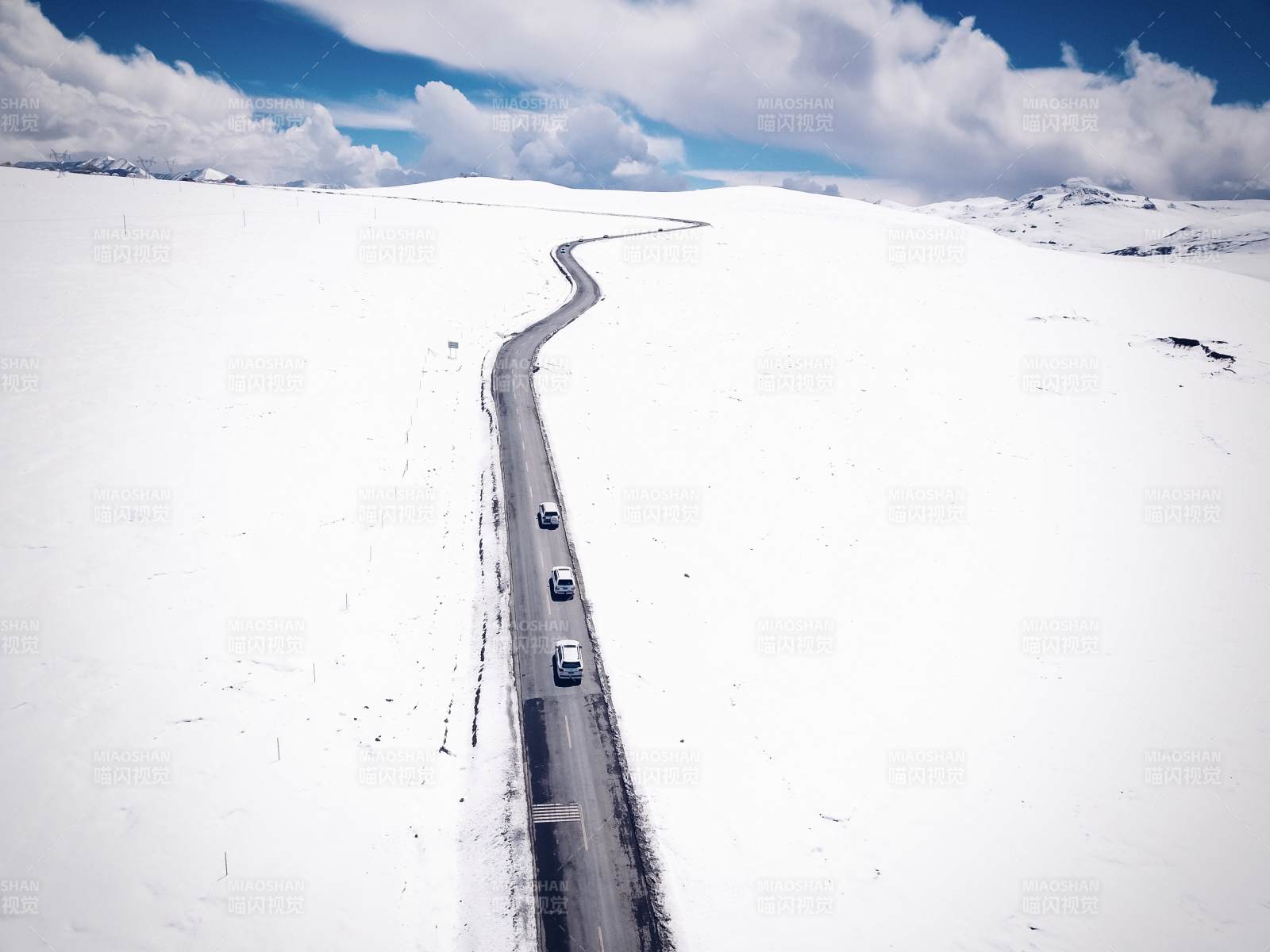 西藏珠峰大本營雪地公路行