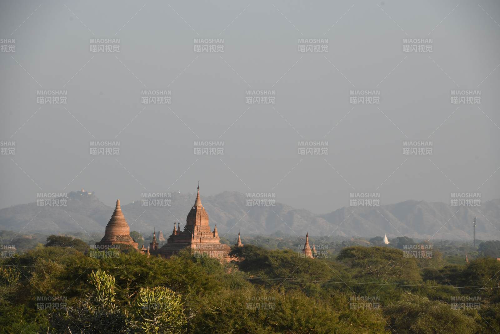 緬甸蒲甘的佛塔群遠景