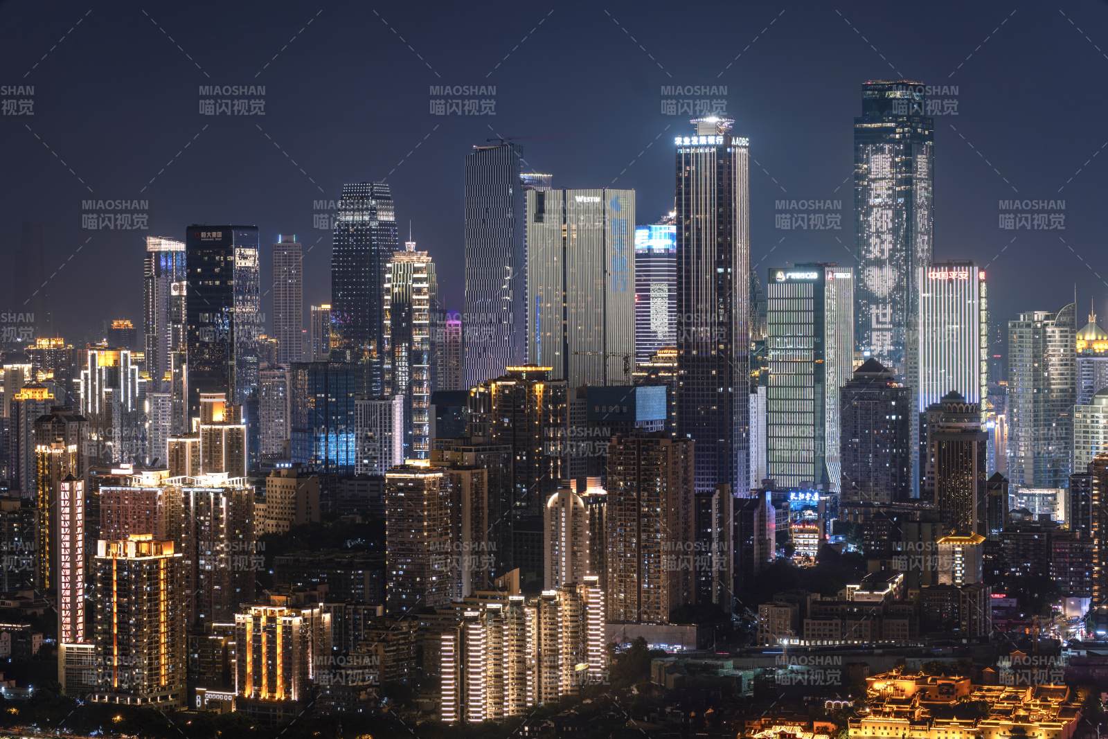 夜幕下的重慶天際線