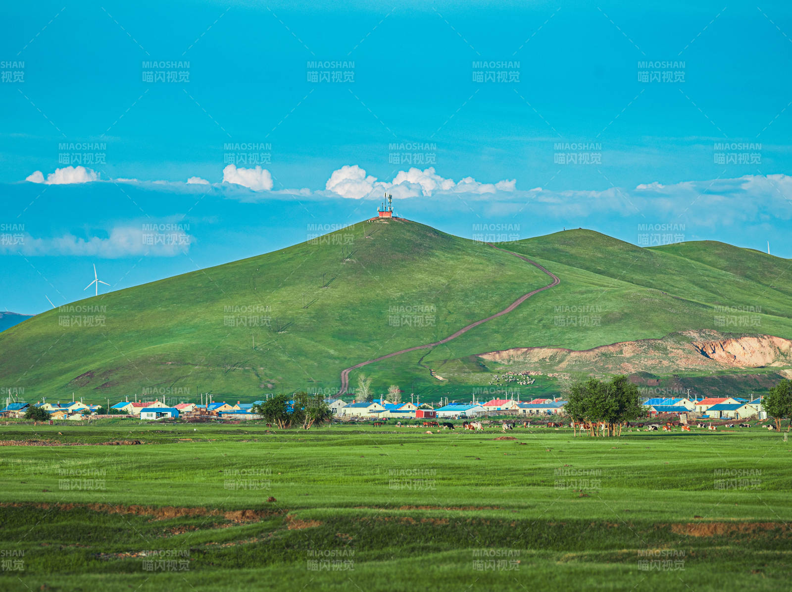 草原小鎮與青山藍天  呼倫貝爾