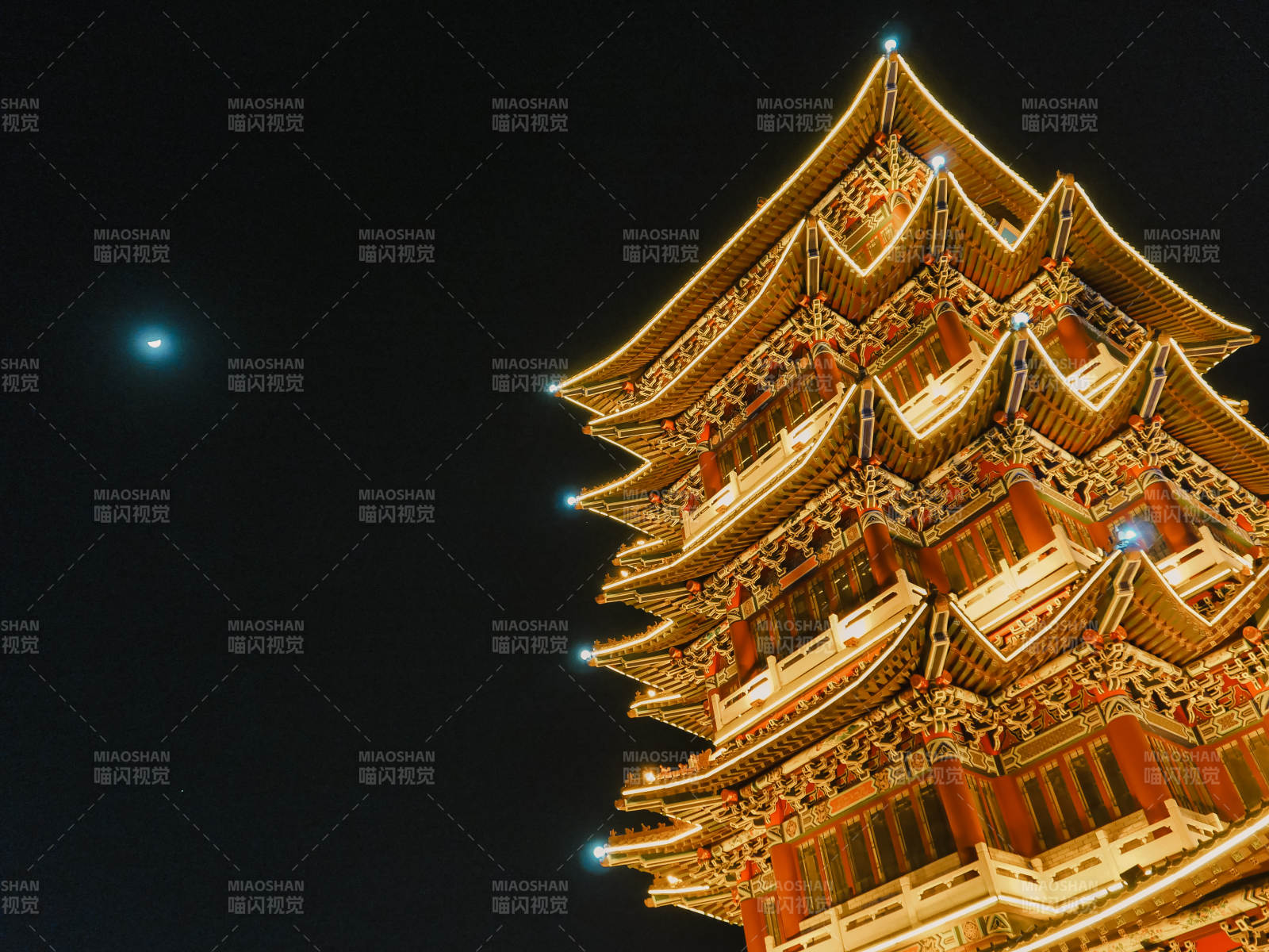 夜景古塔 燈火輝煌