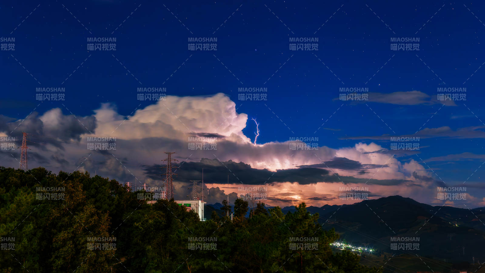 夜空閃電 云層翻涌
