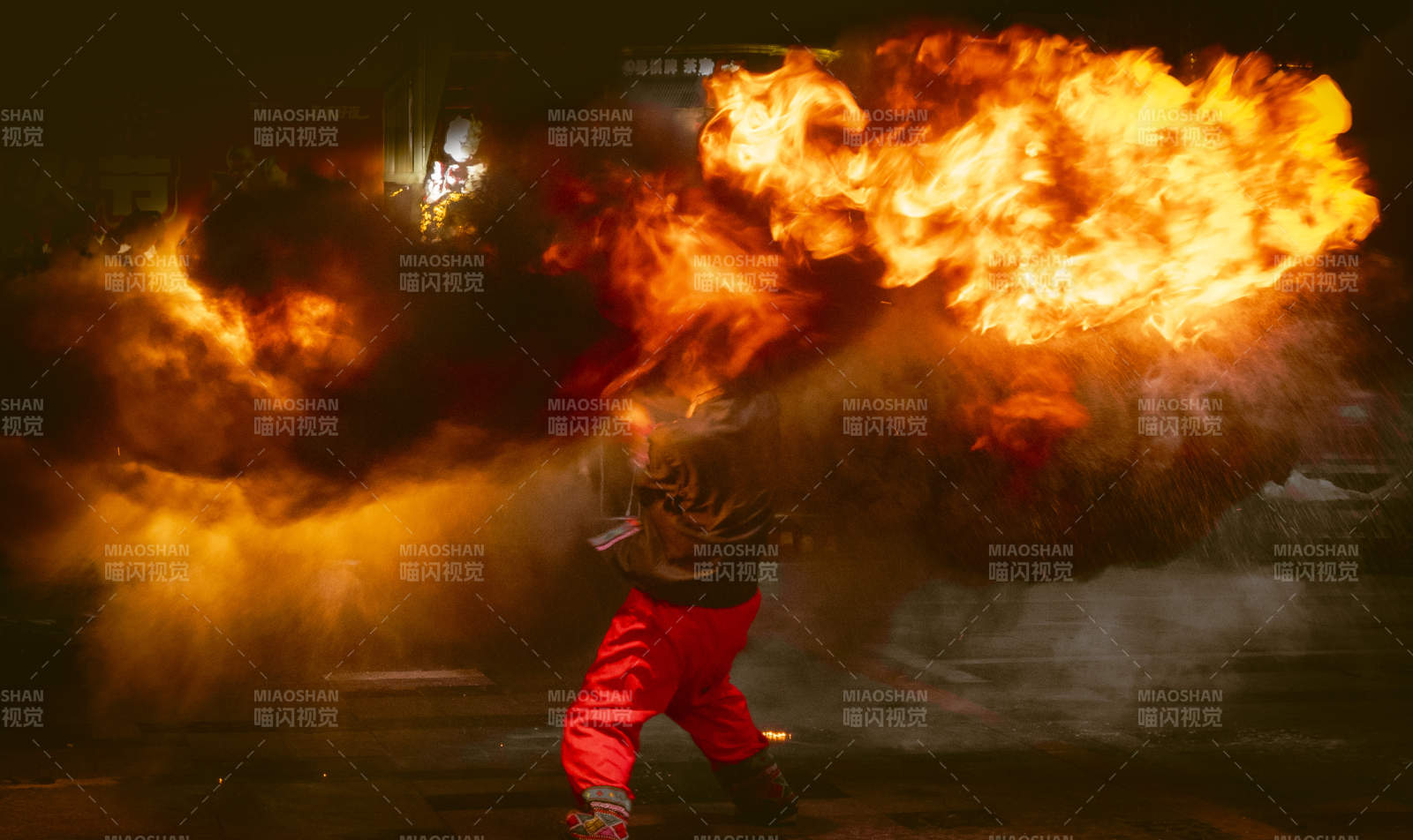 火焰中的舞者
