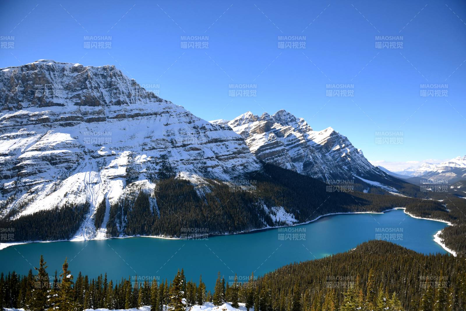 加拿大雪山映湖 冬日美景