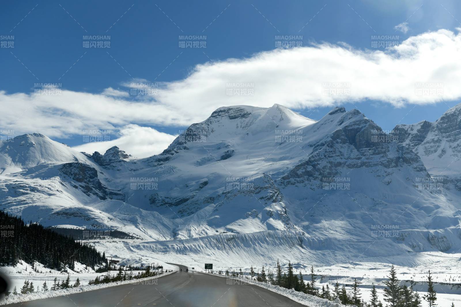 雪山公路風(fēng)光無限好